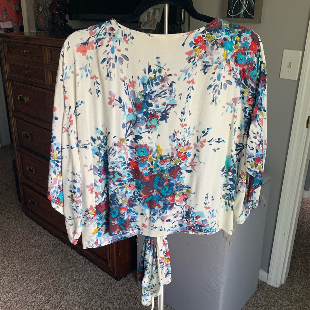 Red white and blue kimono style tie front top - Picture 3 of 3